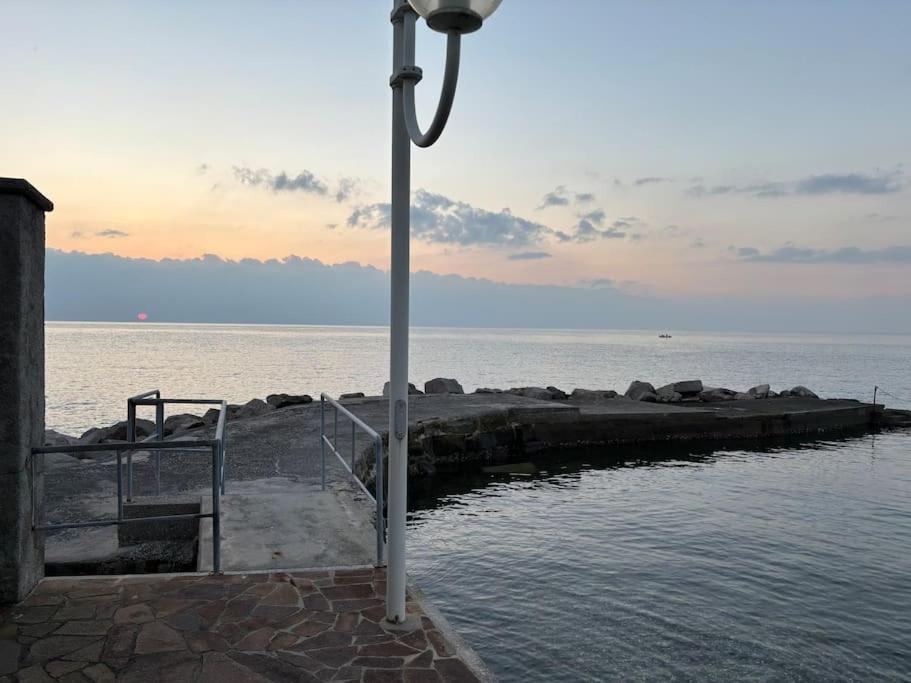 Amedeo'S Sea House Apartment ตรีเอสเต ภายนอก รูปภาพ